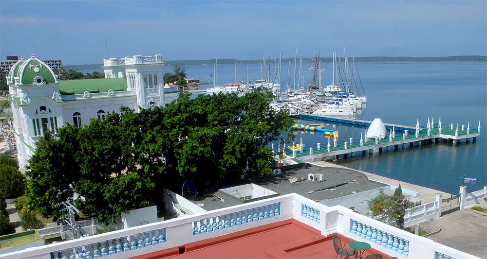 Cuba, destino de alquiler de barcos. Marina Ciefuegos